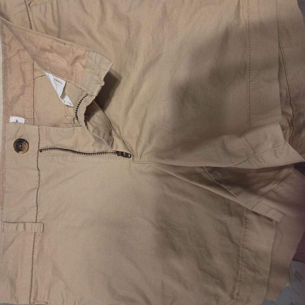 Old Navy women's flat-front chino shorts